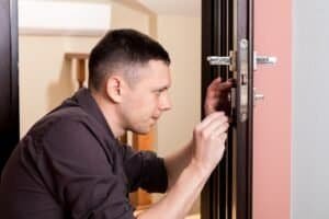 Read more about the article Emergency Lockout Situations: What to Do When You’re Locked Out