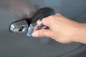 Read more about the article 7 Proven Methods to Unlock Your Car Door Without a Key (And When to Call a Locksmith)